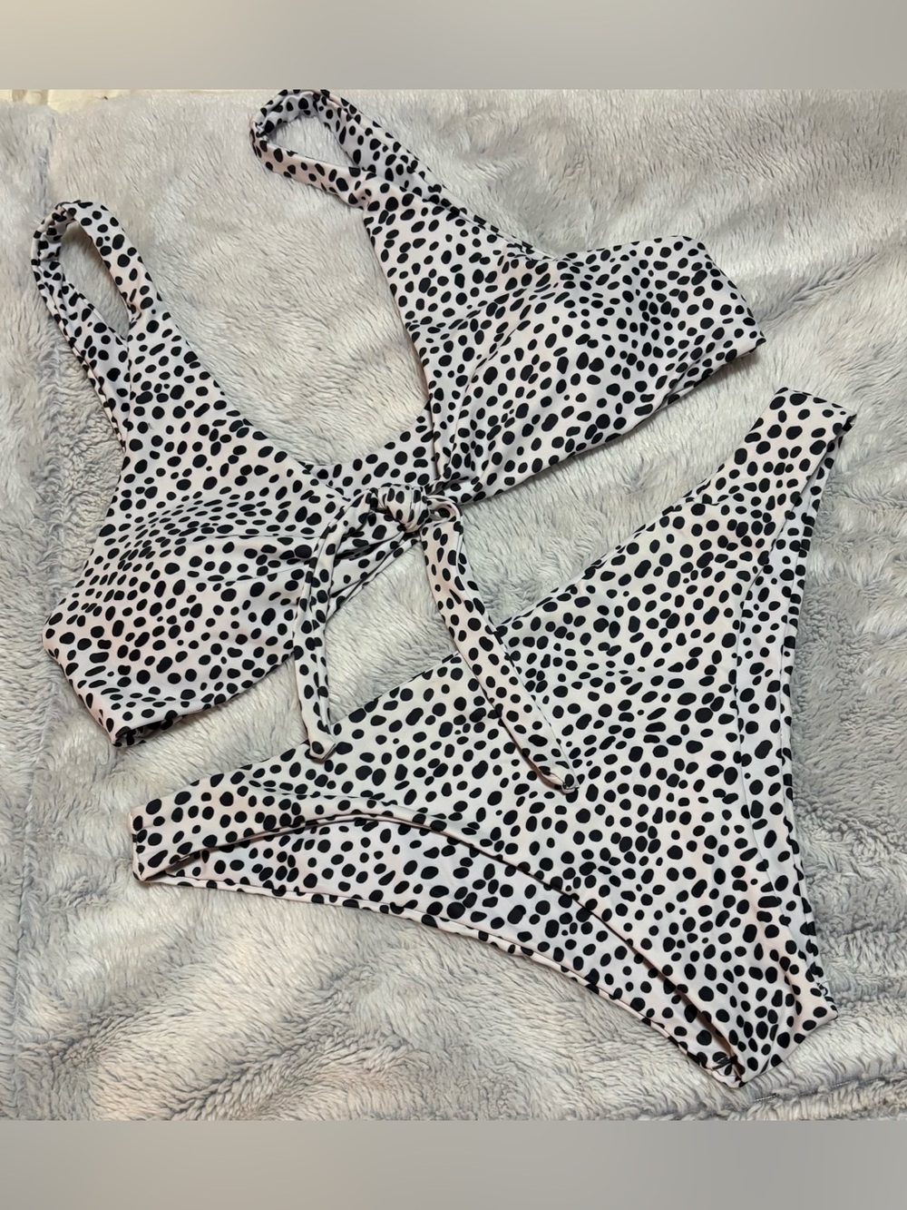 Cupshe Black & White Spot Tie-Front Bikini, size Medium